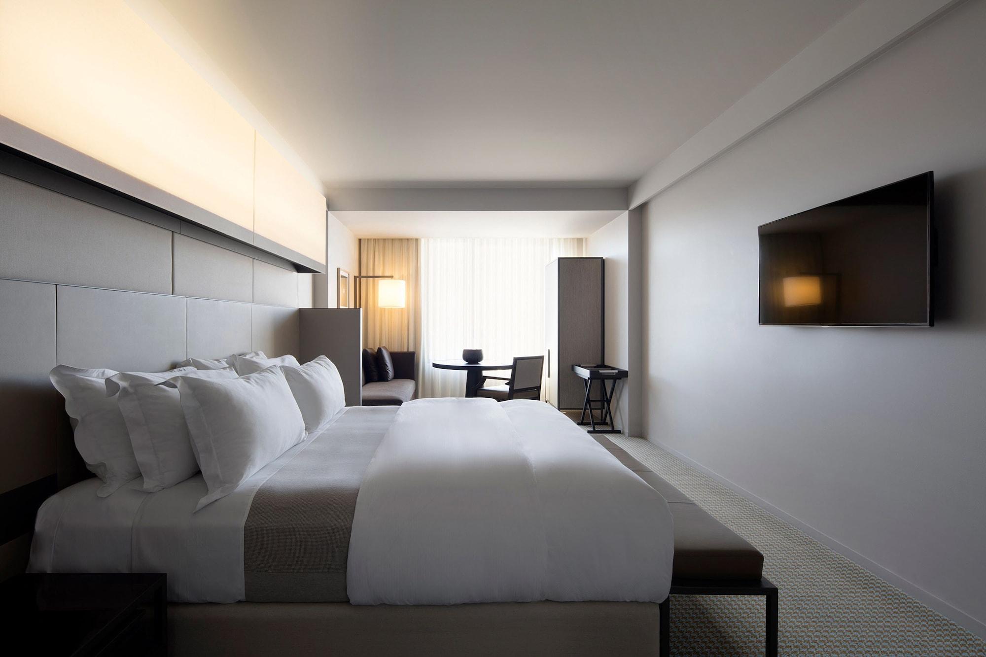 Hotel Realm Kanberra Dış mekan fotoğraf A room at the hotel