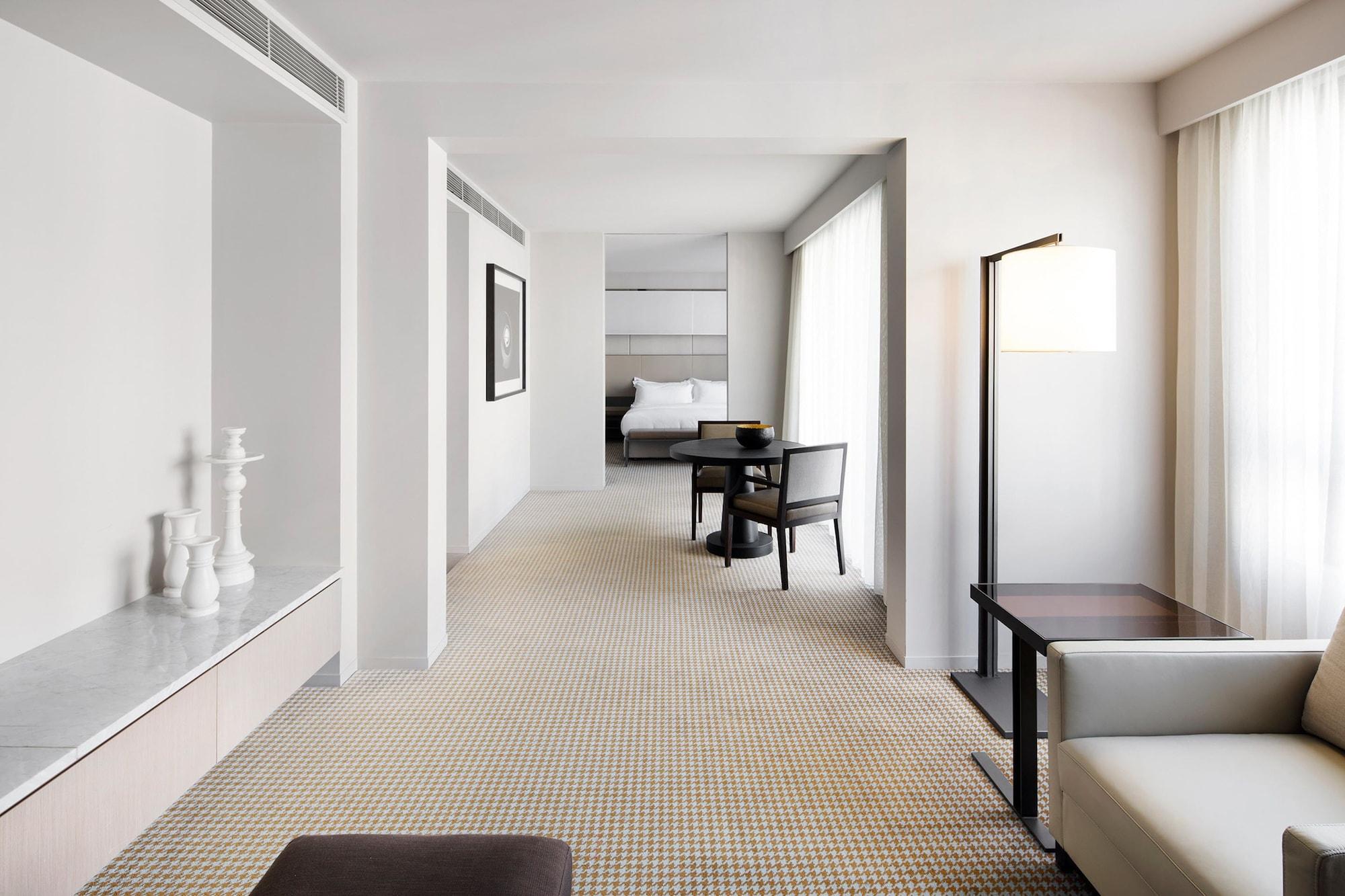 Hotel Realm Kanberra Dış mekan fotoğraf A suite at The Standard East Village