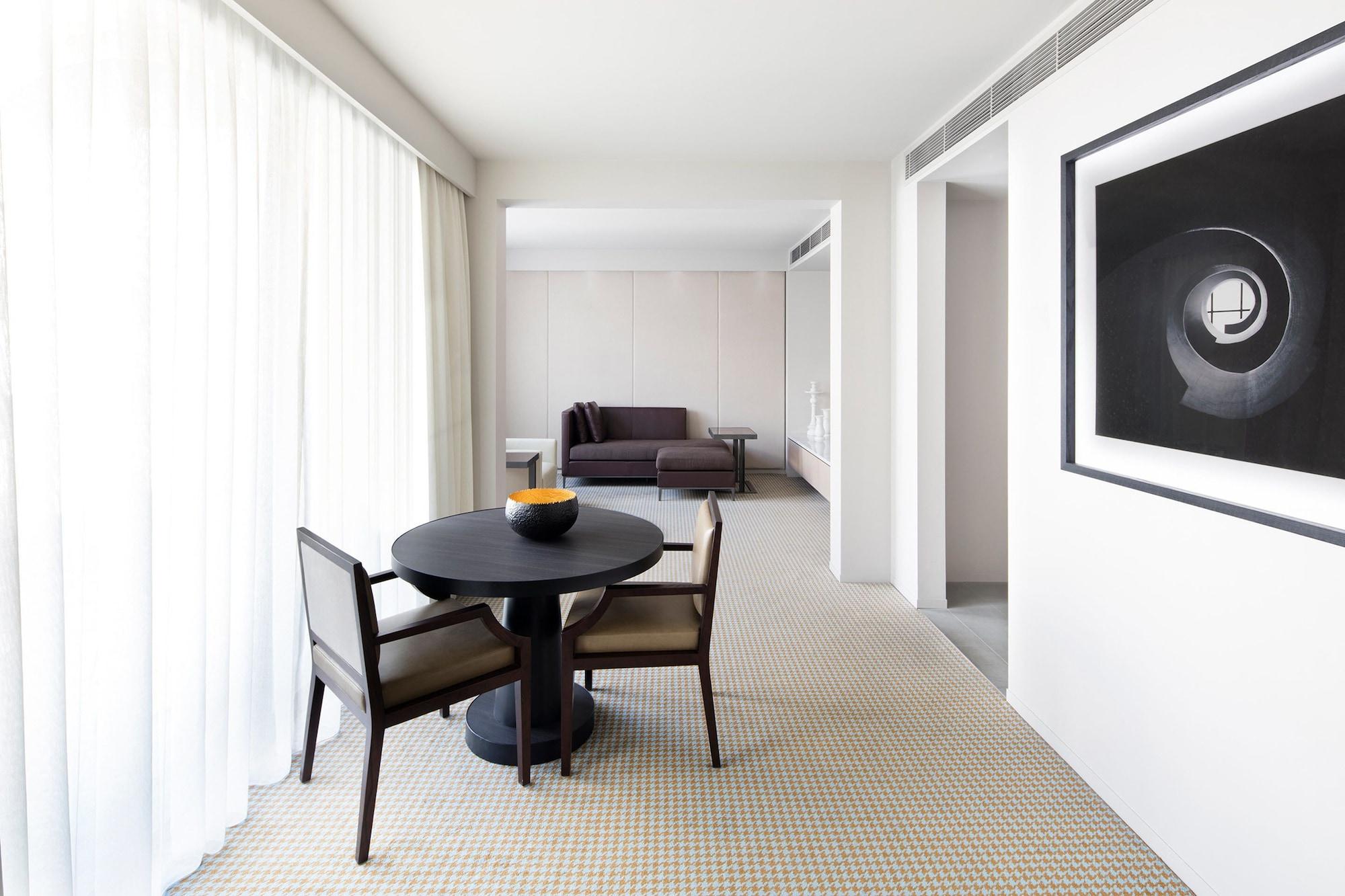 Hotel Realm Kanberra Dış mekan fotoğraf A suite at The Standard East Village