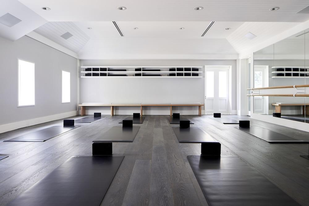 Hotel Realm Kanberra Dış mekan fotoğraf The interior of the ballet studio