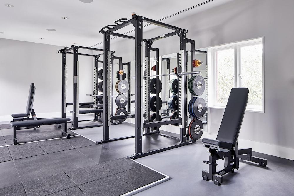 Hotel Realm Kanberra Dış mekan fotoğraf A power rack