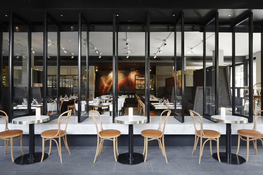 Hotel Realm Kanberra Dış mekan fotoğraf Restaurant interior