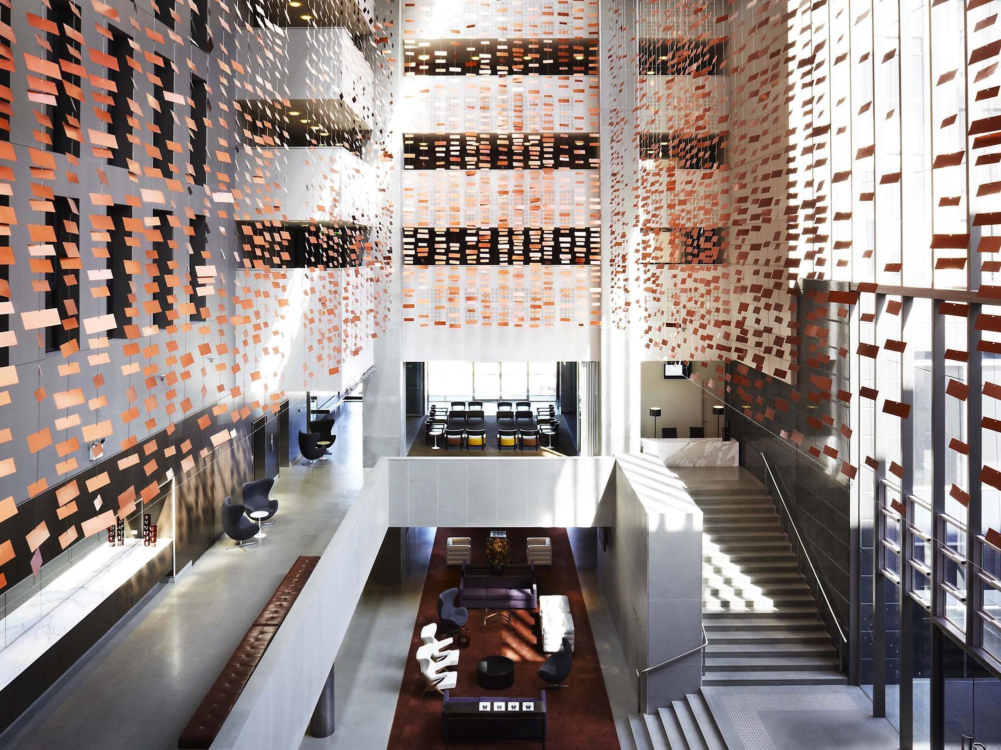 Hotel Realm Kanberra İç mekan fotoğraf Interior of the building