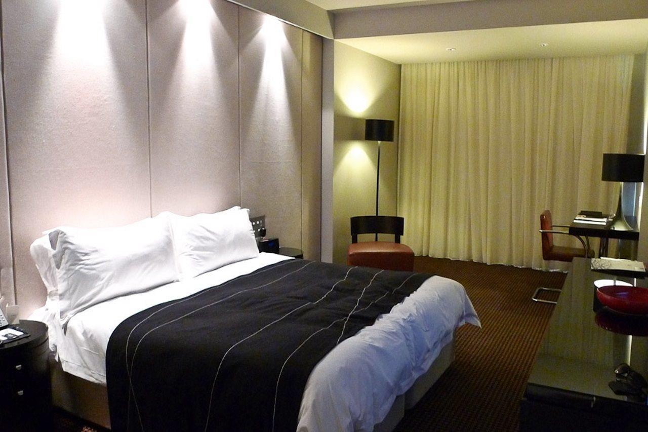 Hotel Realm Kanberra Dış mekan fotoğraf A room at the hotel