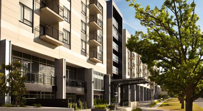 Hotel Realm Kanberra Dış mekan fotoğraf Residential complex in the city