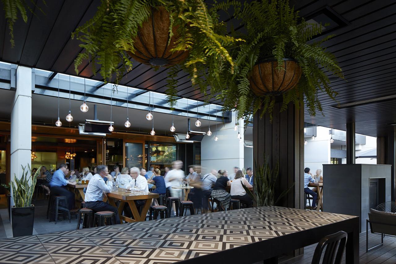 Hotel Realm Kanberra Dış mekan fotoğraf The Terrace at The Standard