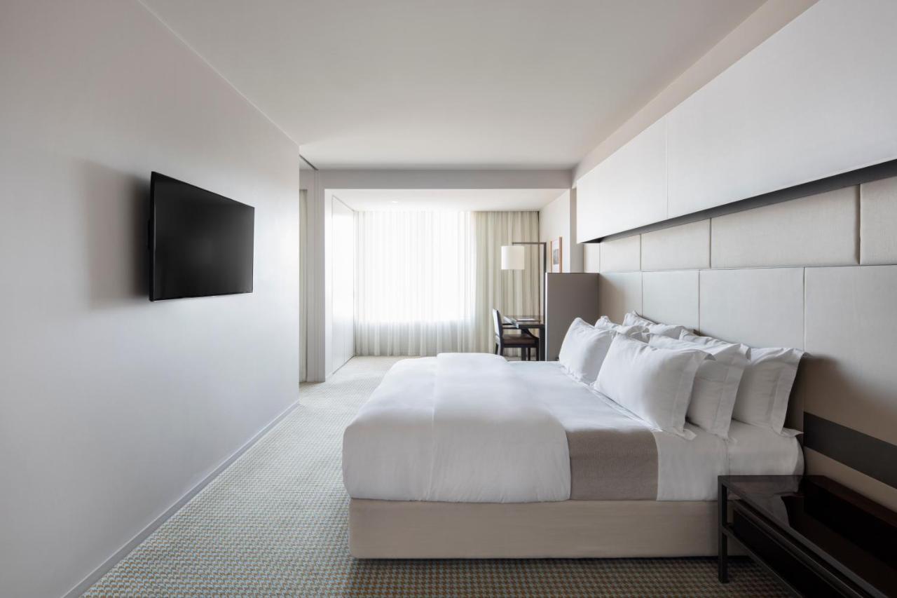 Hotel Realm Kanberra Dış mekan fotoğraf A room at the hotel