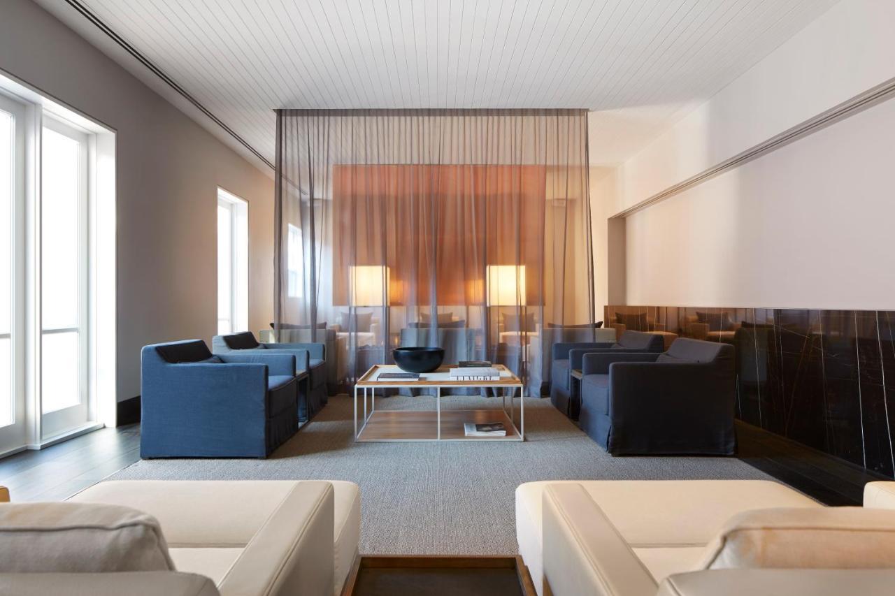 Hotel Realm Kanberra Dış mekan fotoğraf The lounge at the airport