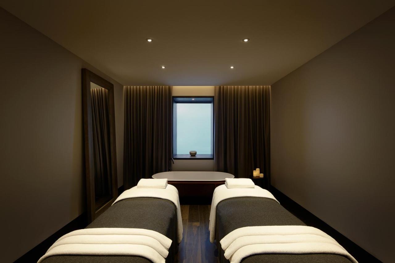 Hotel Realm Kanberra Dış mekan fotoğraf A treatment room at the spa